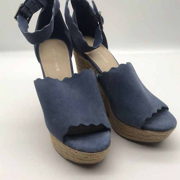 MARC FISHER Haya Scalloped Edge Wedge Blue Size 9M - Picture 2 of 7